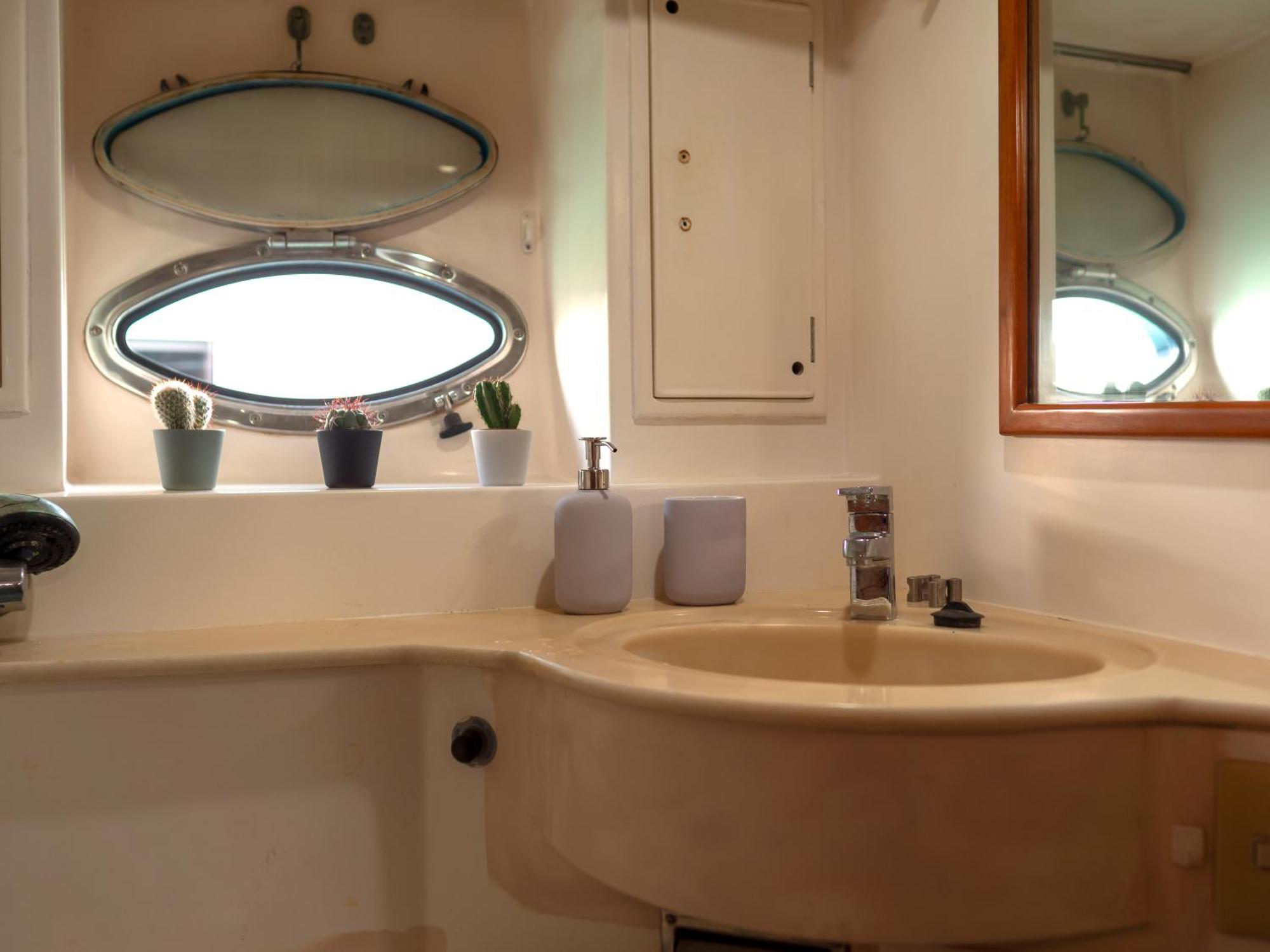 Master&Commander Hotel Valencia Luaran gambar